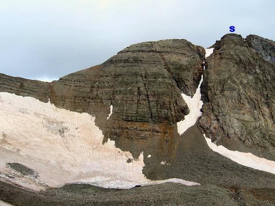 A closer view of the very steep snowfield that lies between Castle Peak and Conundrum Peak