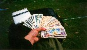 Laos Border $20US = 150,000Kip ?!! (80KB)