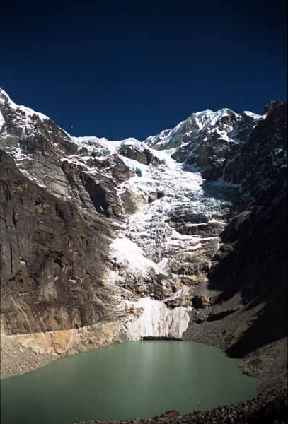 glaciar lake between Khare and Tagnag