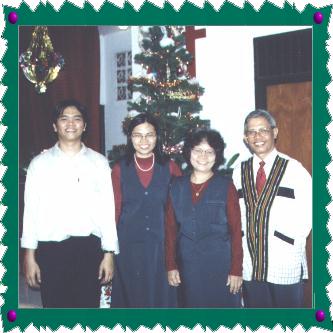family_christmas_fr.jpg (36679 bytes)