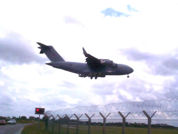 C17 arriving at Brize Norton - July 2001