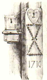 Stiepelteken uit het Westmunsterlandse stadje Legden. Zandlopermotief, gedateerd 1710. Versierd met gutssteekjes. Ongeschilderd eikehout. Ouderwetse grendel op linkerinrijdeur. Getekend in 1960.