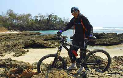 Bersepeda Gunung ke Ombak Tujuh 2008