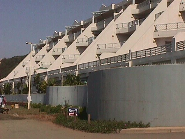 IZIKULU 2.jpg (48683 bytes)