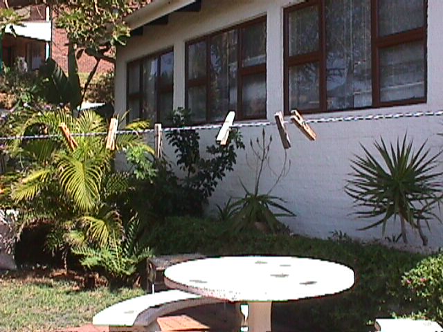 LEN'S COTTAGE.jpg (72970 bytes)