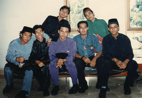 graduation.gif (105134 bytes)