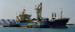  Enlivener approaching the berth 