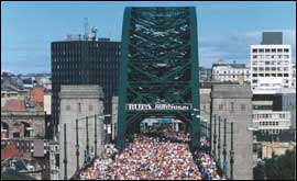 thousands of runners on the Tyne bridge