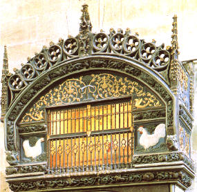Hornacina en la Catedral de Santo Domingo de la Calzada en La Rioja, donde permanece viva la tradicin del gallo y la gallina.
