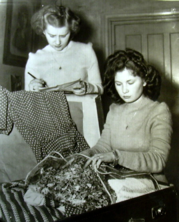 Joyce and Eileen Dawe