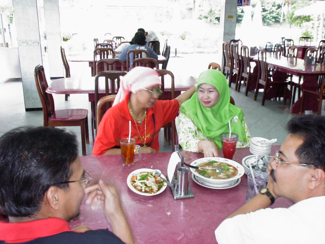 Gambar Lepas Graduate