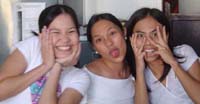 me with Jaja and Joyz, my closest 'baklang' friends in UP..ang kyut at kulit namin, divyn?!