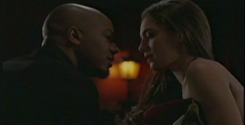 Despite my love for Frunn, I think we all know how hot this scene between Gwen and Gunn was! PLUS - They have matching names! In a world of pointless alliteration, that's always an edge!