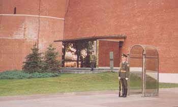 guards at Kremlin wall