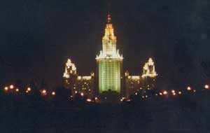 Lomonoshof Univercity by night,gorgeous and spectacular.Similar to this,six more compounds,like hotel Ukraina on the left photo,give russian capital's natural flatness, a kind of artificial equivalent to Rome's seven hills.