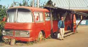 another road cantina,this one housed  in an old bus which,though withdrown ages ago,looks  by far in better condition from most public  buses still in operation not only in  provincial districts, but even  in Moscow and other big cities....