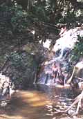 Disfrutando el tobogn de piedra
