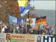 Die VfB-Spieler werden von den mitgereisten Fans lautstark begrt...