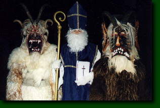 Nikolaus mit 2 Perchten