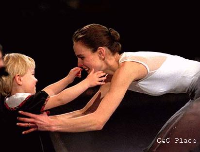 Ekaterina picking up Daria after her skate