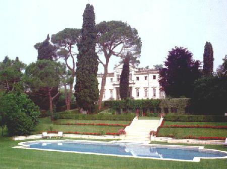 piscina.jpg (28931 byte)