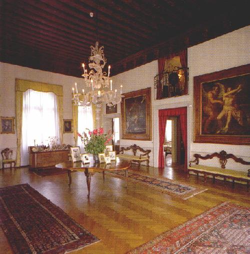 salone.jpg (48887 byte)