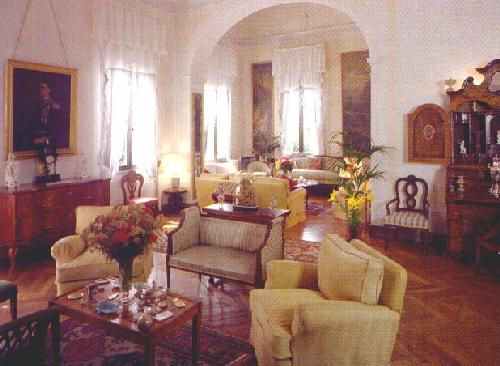 salotto1.jpg (35087 byte)
