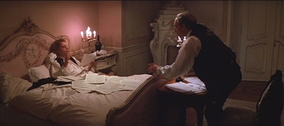 Salieri pomáhá Mozartovi s Rekviem...(ve filmu působivé, ve skutečnosti nesmysl)