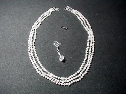 007 - Multistrand Pearl Necklace with Pendant