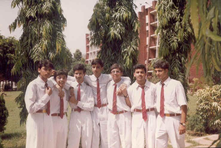 SchoolFriends.jpg (48276 bytes)