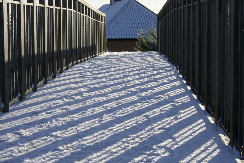 footprints-on-the-bridge
