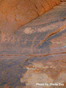 Petroglyph on trail to Betatakin