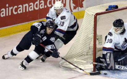 HenriK Sedin and Dan Cloutier on the watch for the Ryan Smyth wraparound (photo by Dan Riedlhuber/Reuters)