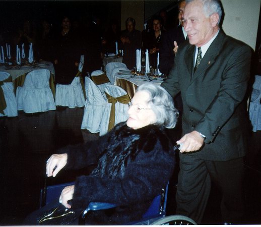 Nuestra Fundadora Sra. Rosa Medina de Bailly es ovacionada durante las Bodas de Oro del plantel