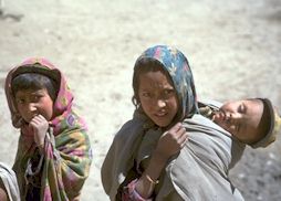 mIMG0002-Hushe-children.jpg (12078 Byte)