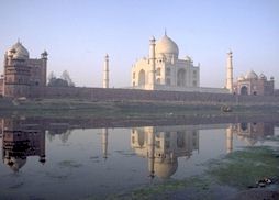 mIMG0004-taj-mahal.jpg (11147 Byte)