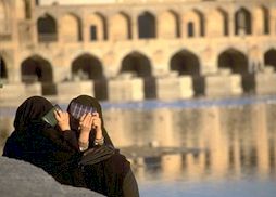 mIMG0009-Esfahan-women.jpg (10713 Byte)