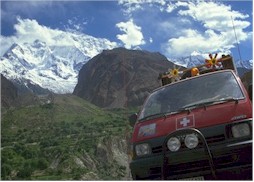 mIMG0027-karakorum-car.jpg (18676 Byte)