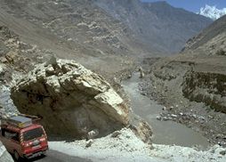 mIMG0033-skardu-valley.jpg (13909 Byte)