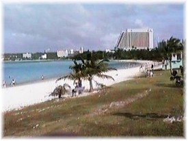 tumonbeach1.jpg (18597 bytes)
