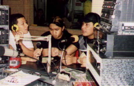 WEEBE sedang wawancara di Yasika FM Yogyakarta