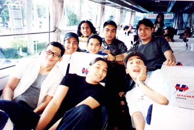 WEEBE bergaya di bus, waktu promo tour...!!!