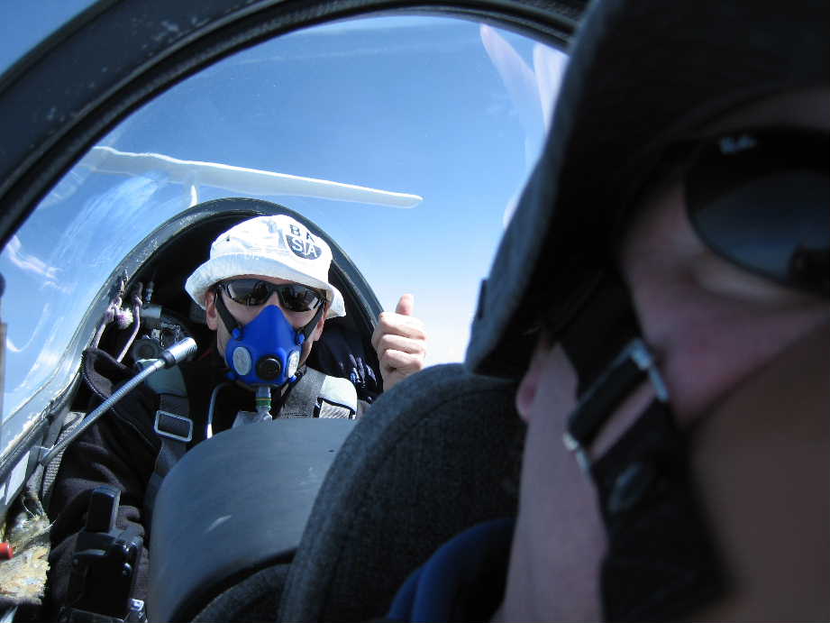 full face mask. Photo Copyright Hans Van Weersch