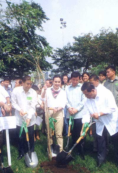 Sen. Legarda planting tree