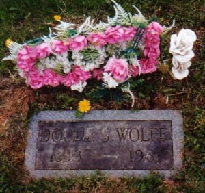 Tombstone of Dollie Sexton Whitaker Watson Wolfe
