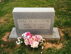 Tombstone of Mae Hodge Sexton