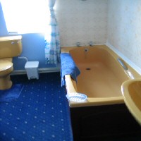 Orton Room - En-suite Bathroom