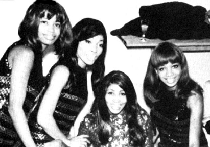 ikettes3.jpg (79298 bytes)