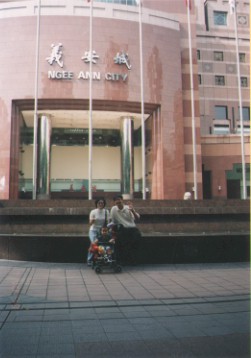 singapore1.jpg (24283 bytes)