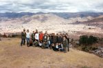 Grupo con Cusco en el fondo